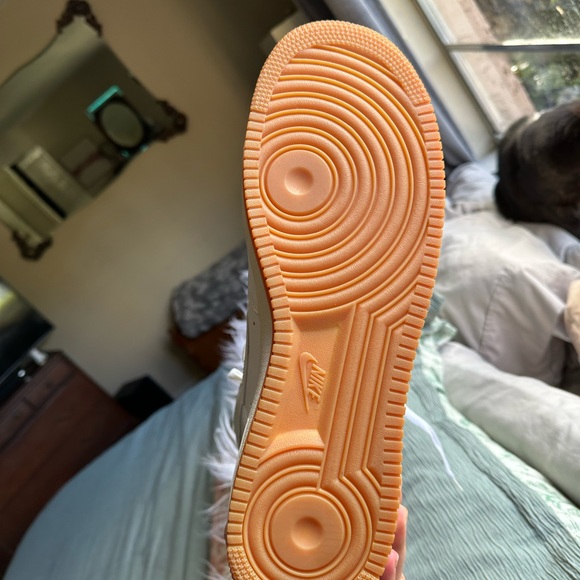 Nike Air Jordan 1 Mid - Picture 4 of 9